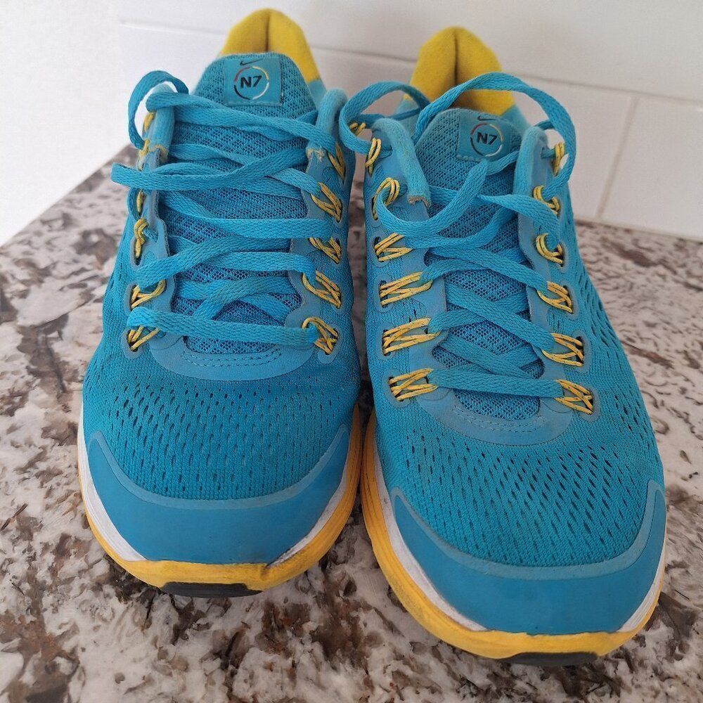 Nike running sneakers 584778-401 size 8US